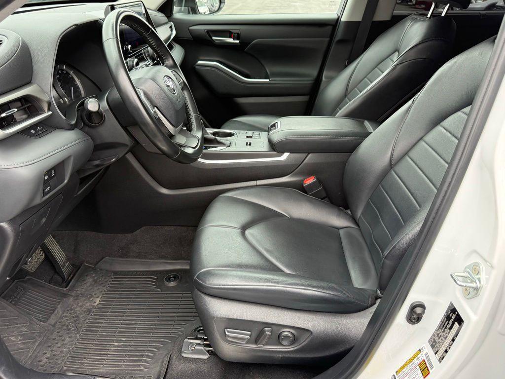 used 2023 Toyota Highlander car, priced at $35,309