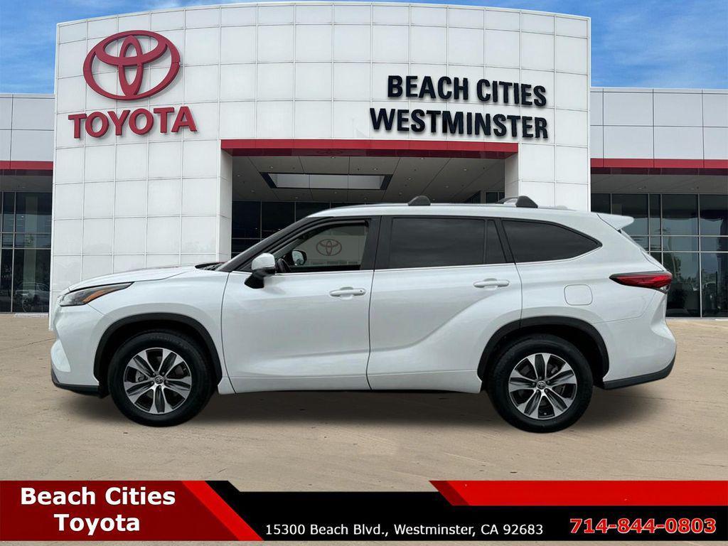 used 2023 Toyota Highlander car, priced at $35,309