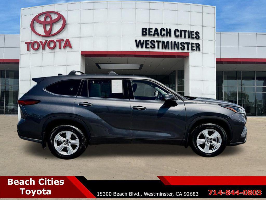 used 2022 Toyota Highlander car, priced at $27,810