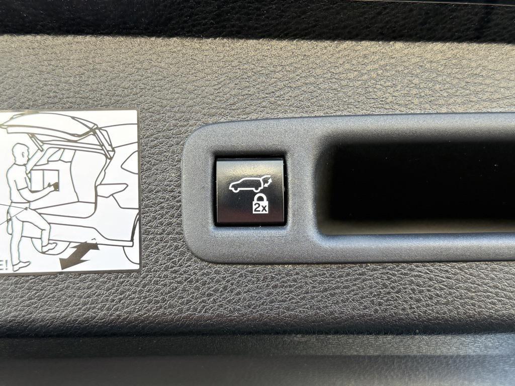 used 2023 Toyota Sienna car, priced at $45,116