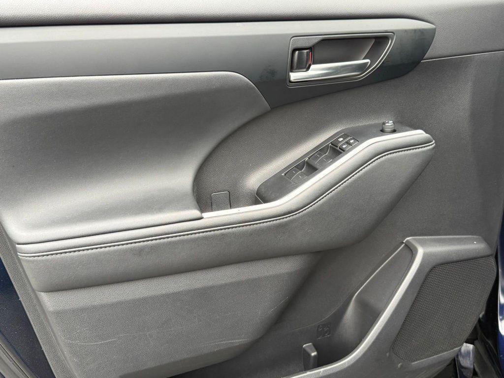 used 2024 Toyota Highlander car, priced at $37,685