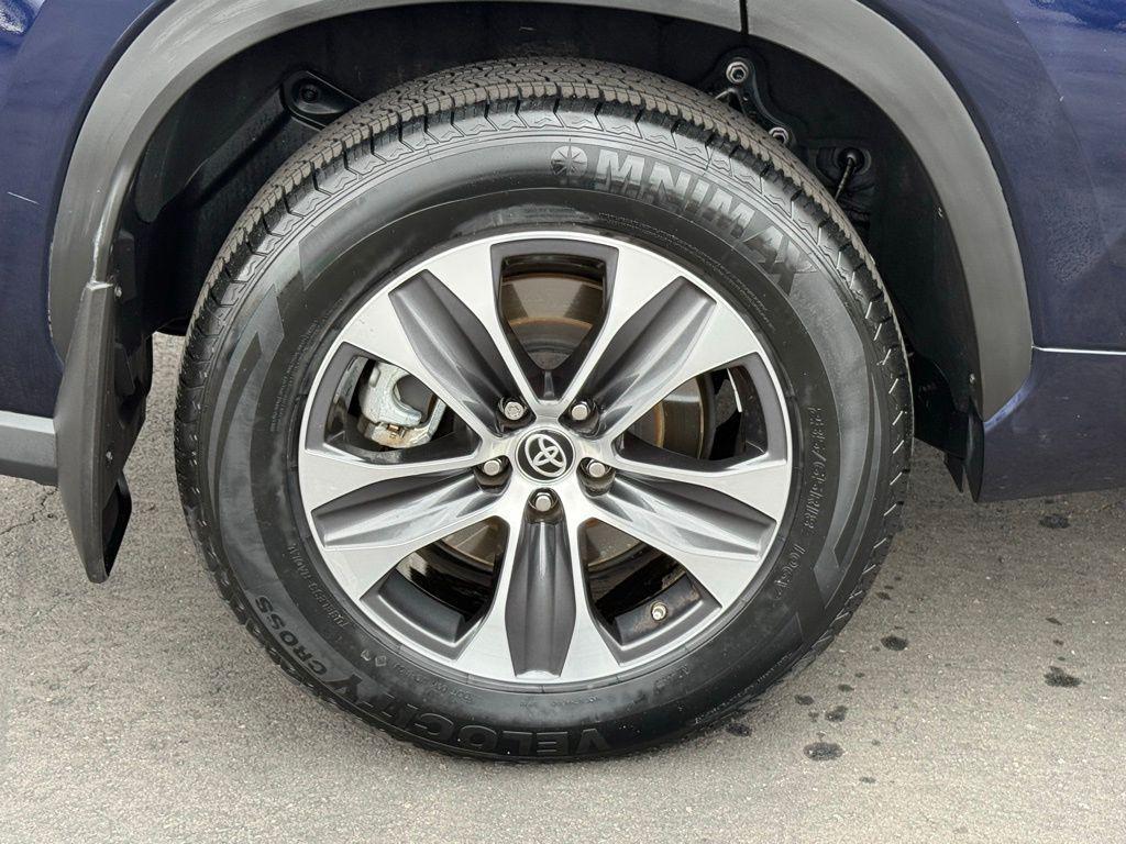 used 2024 Toyota Highlander car, priced at $37,685