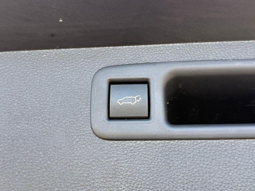 used 2023 Toyota Highlander car, priced at $40,524