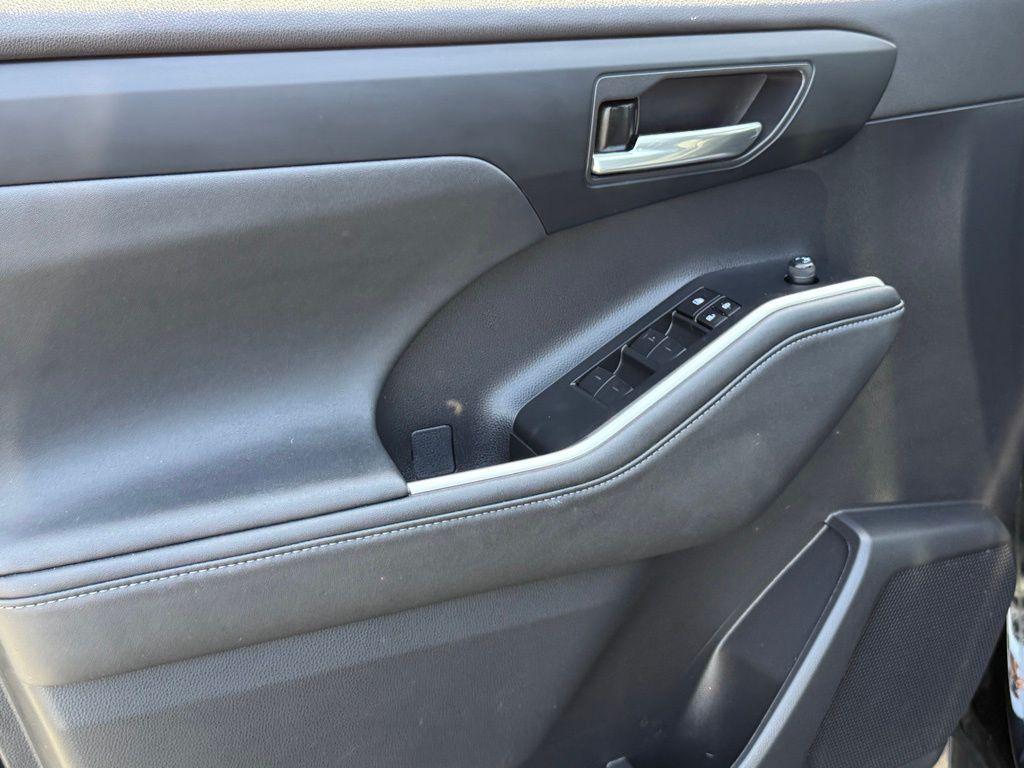 used 2023 Toyota Highlander car, priced at $40,524