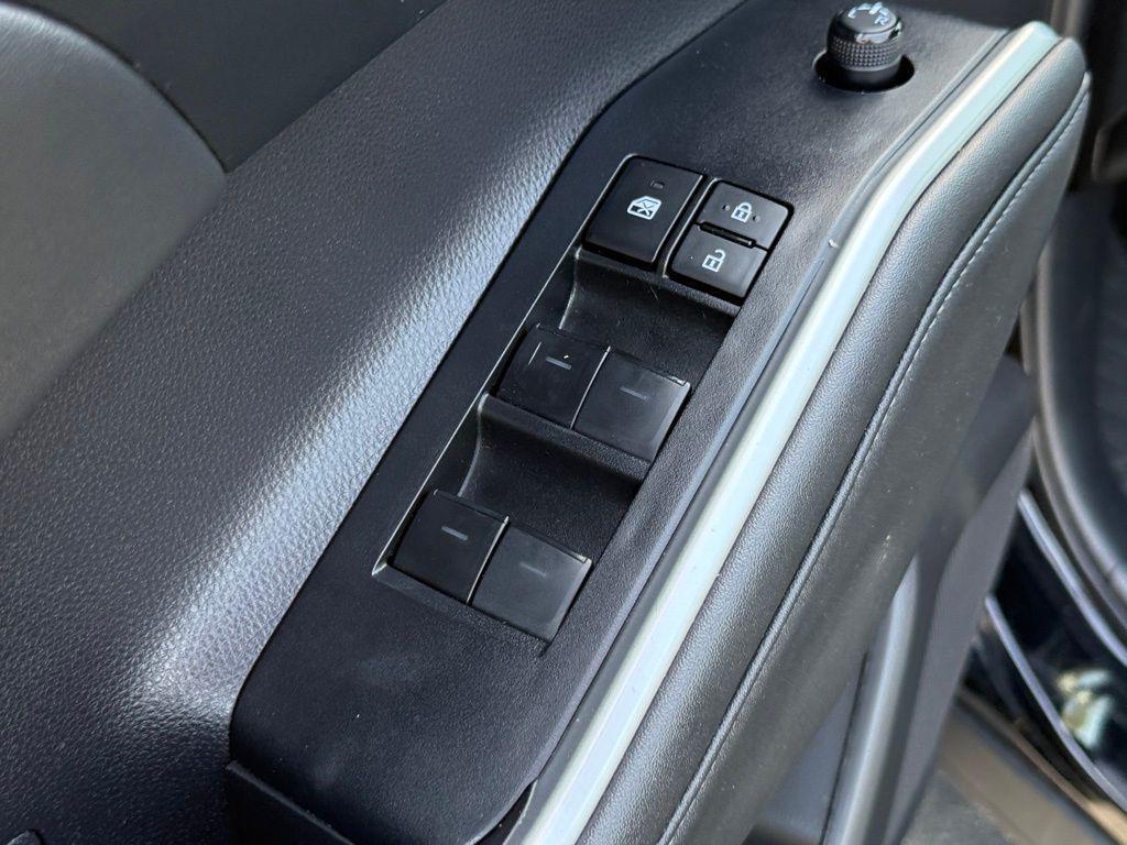 used 2023 Toyota Highlander car, priced at $40,524