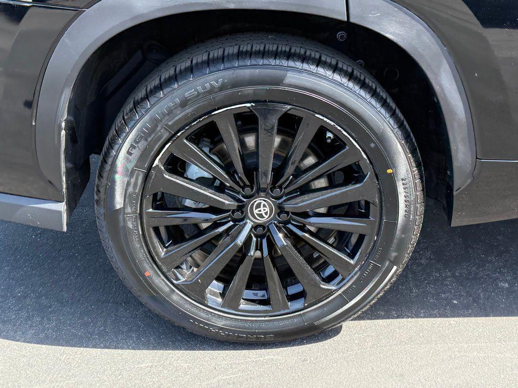 used 2023 Toyota Highlander car, priced at $40,524