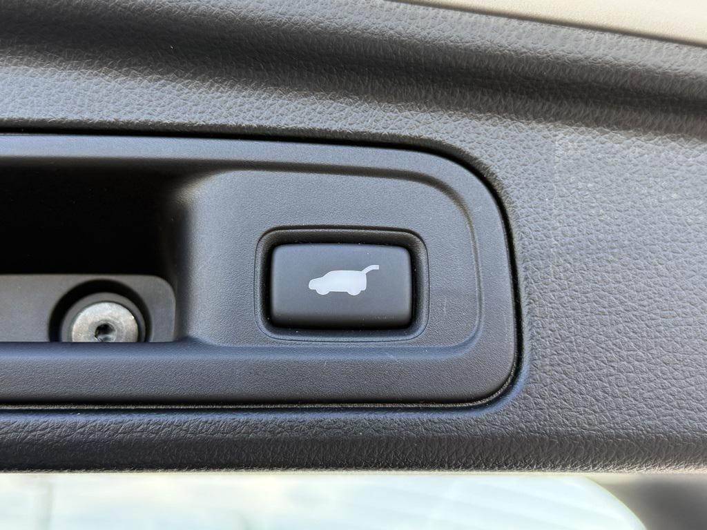 used 2022 Honda Pilot car, priced at $21,929