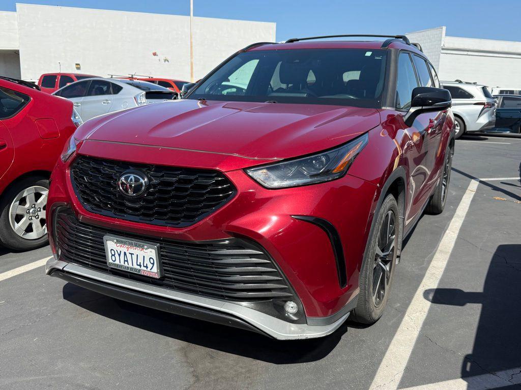 used 2021 Toyota Highlander car, priced at $31,128