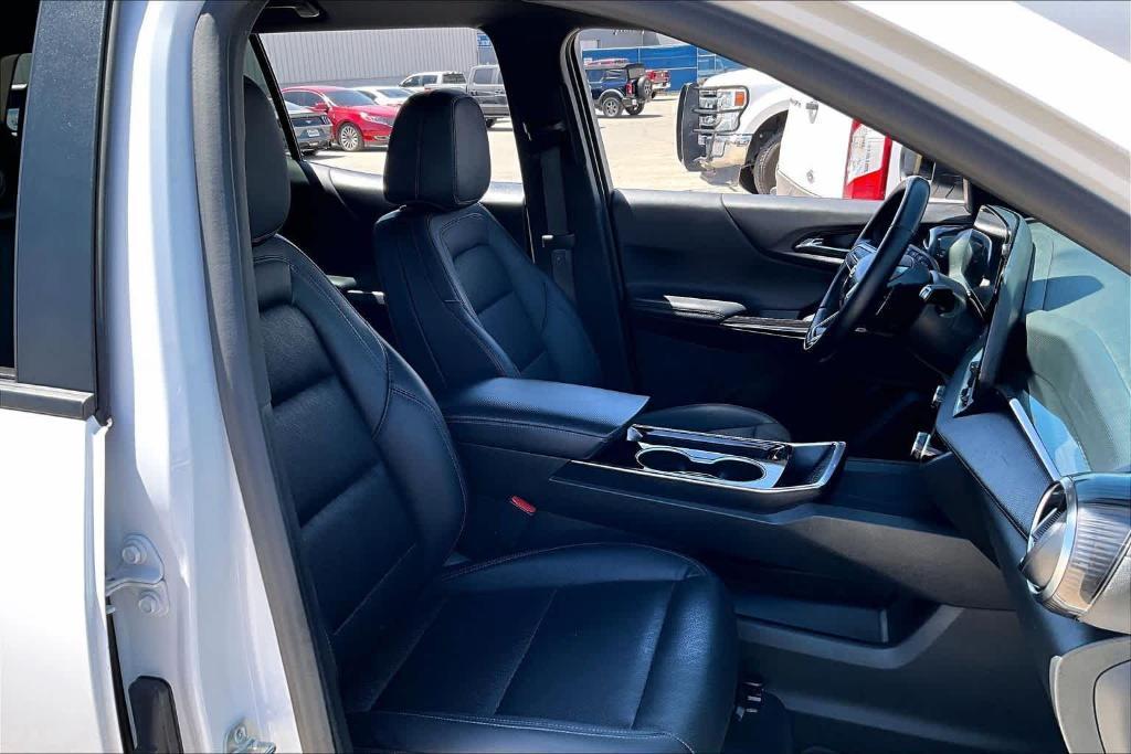 used 2025 Chevrolet Equinox car, priced at $27,216