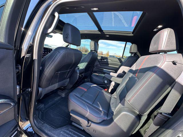 used 2024 Chevrolet Traverse car, priced at $47,996