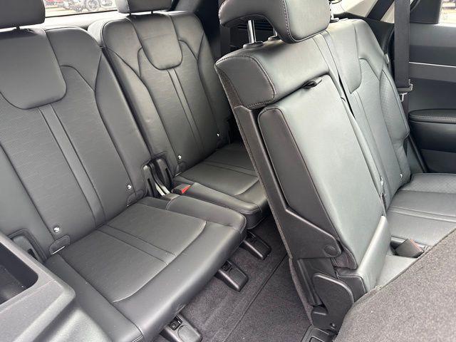 used 2025 Kia Sorento car, priced at $29,111