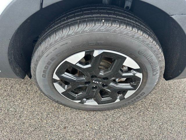 used 2025 Kia Sorento car, priced at $29,111