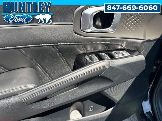 used 2023 Kia Sorento car, priced at $30,857