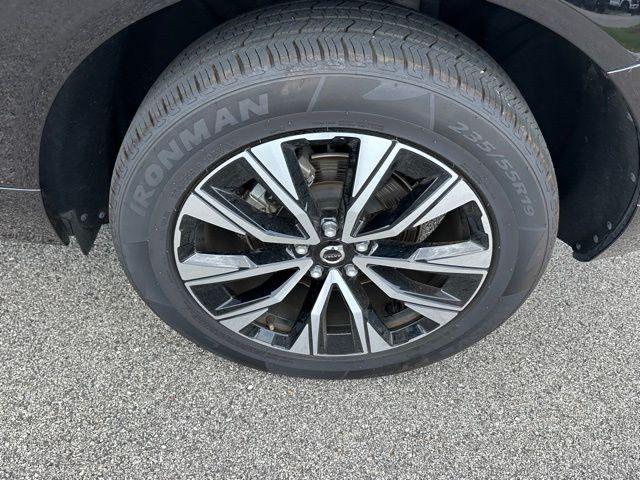 used 2025 Volvo XC60 car, priced at $33,024