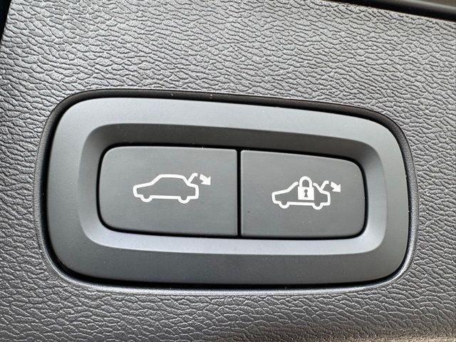 used 2025 Volvo XC60 car, priced at $33,024