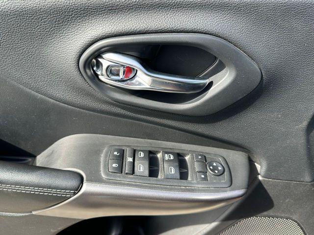 used 2019 Jeep Cherokee car, priced at $10,410