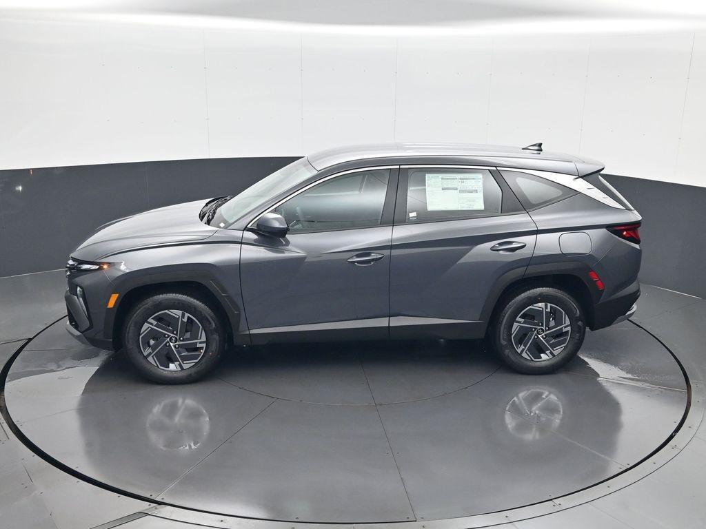 new 2026 Hyundai TUCSON Hybrid car, priced at $30,676