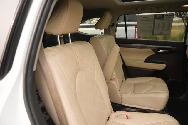 used 2022 Toyota Highlander car, priced at $37,969