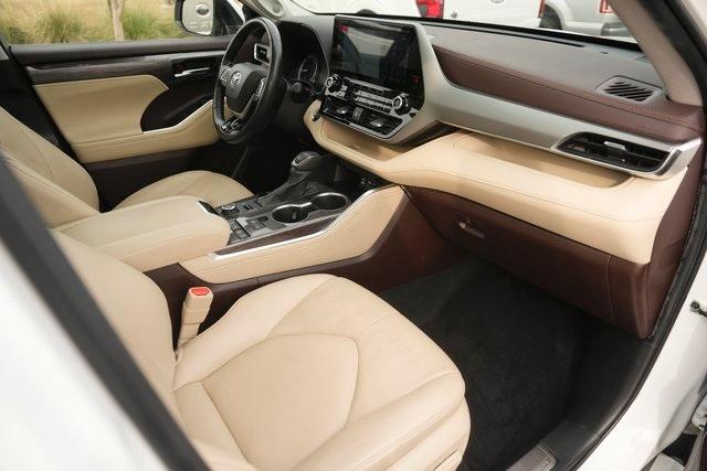 used 2022 Toyota Highlander car, priced at $37,969
