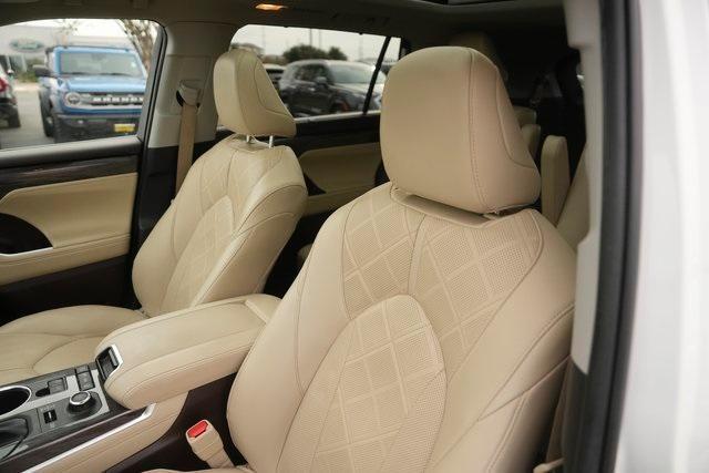 used 2022 Toyota Highlander car, priced at $37,969