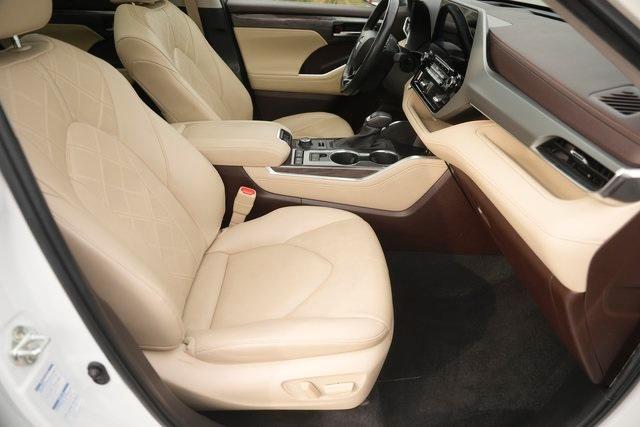 used 2022 Toyota Highlander car, priced at $37,969