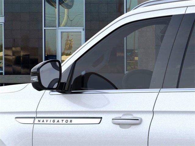 new 2025 Lincoln Navigator car, priced at $104,900