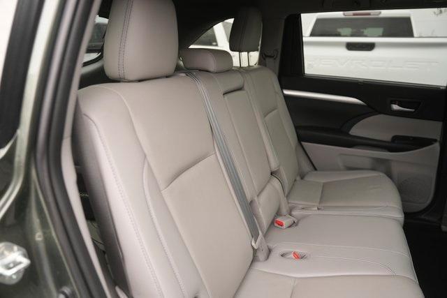used 2019 Toyota Highlander car, priced at $25,688