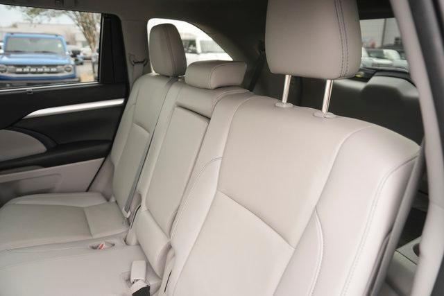 used 2019 Toyota Highlander car, priced at $25,688