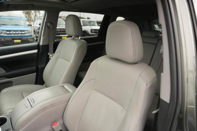used 2019 Toyota Highlander car, priced at $25,688