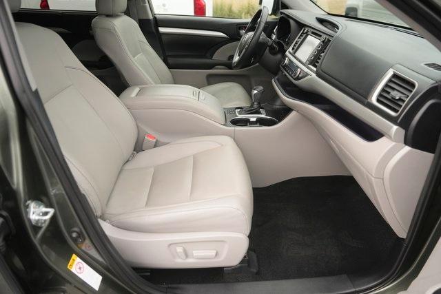 used 2019 Toyota Highlander car, priced at $25,688