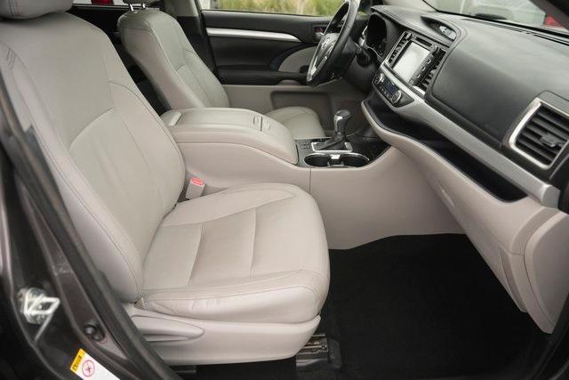 used 2015 Toyota Highlander car, priced at $15,689