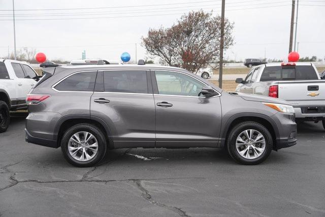 used 2015 Toyota Highlander car, priced at $15,689