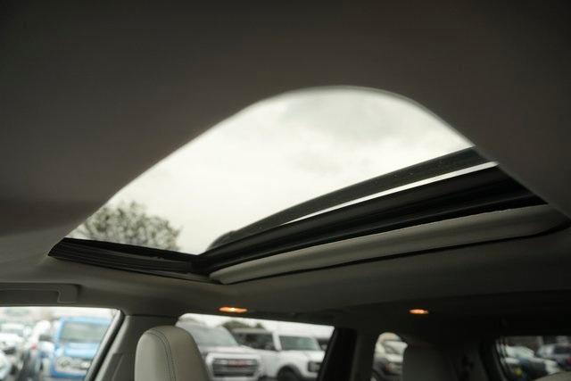 used 2015 Toyota Highlander car, priced at $15,689