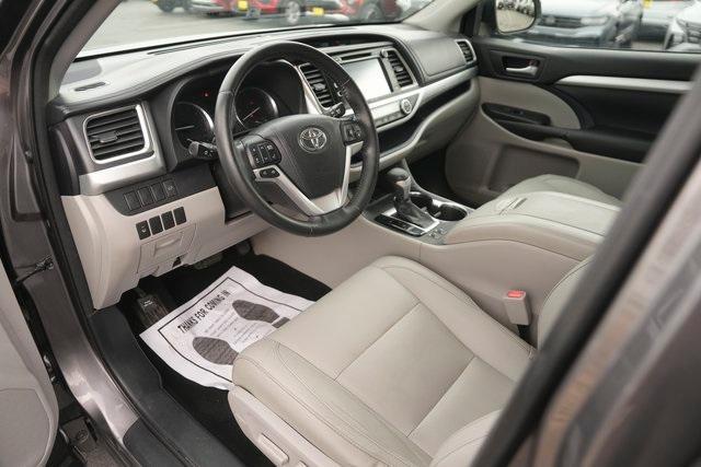 used 2015 Toyota Highlander car, priced at $15,689