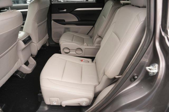 used 2015 Toyota Highlander car, priced at $15,689