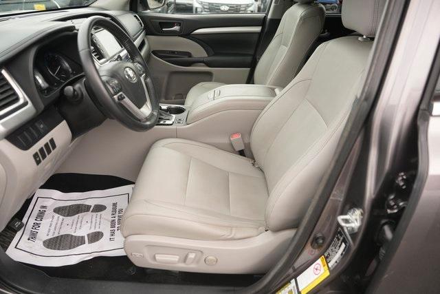 used 2015 Toyota Highlander car, priced at $15,689