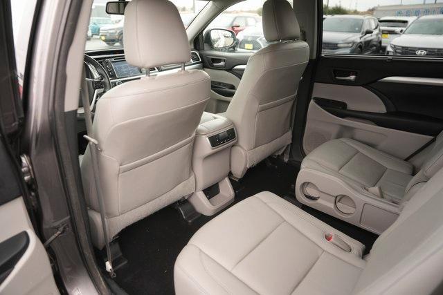 used 2015 Toyota Highlander car, priced at $15,689