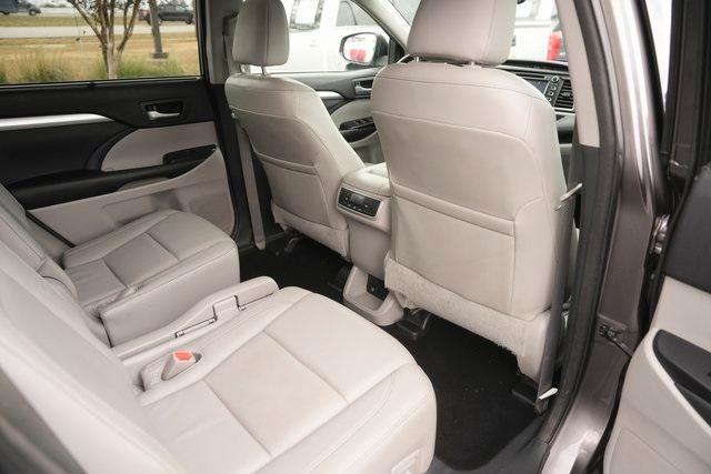 used 2015 Toyota Highlander car, priced at $15,689