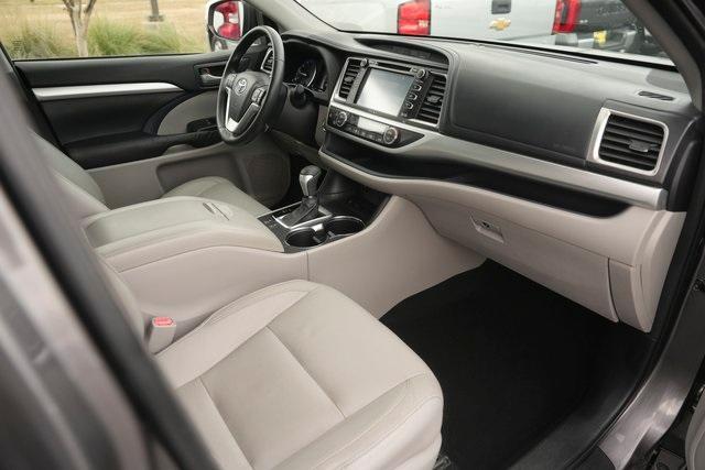 used 2015 Toyota Highlander car, priced at $15,689