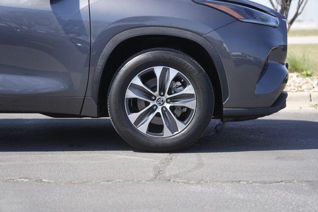 used 2021 Toyota Highlander car, priced at $31,448