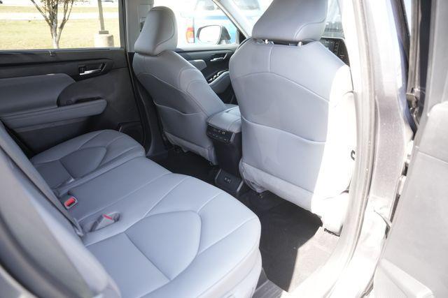 used 2021 Toyota Highlander car, priced at $31,448
