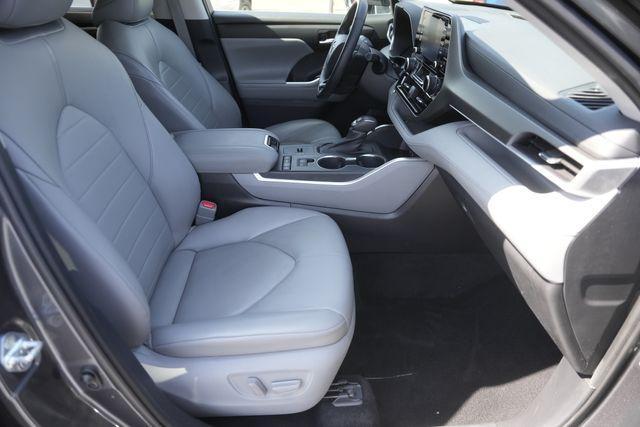 used 2021 Toyota Highlander car, priced at $31,448