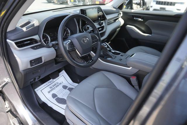 used 2021 Toyota Highlander car, priced at $31,448
