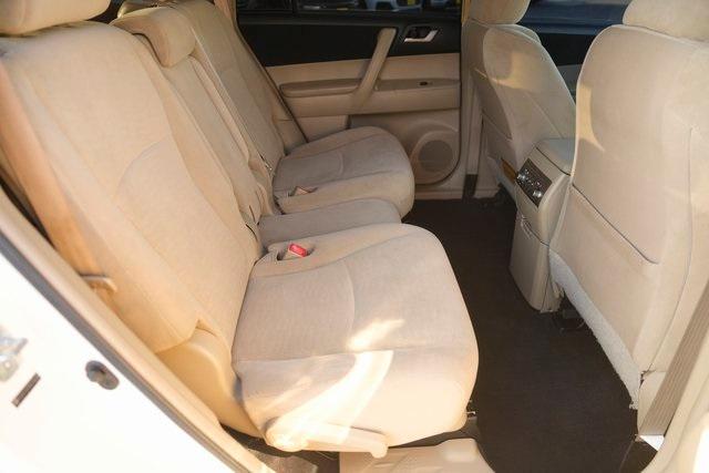 used 2013 Toyota Highlander car, priced at $7,989