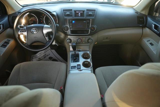 used 2013 Toyota Highlander car, priced at $7,989
