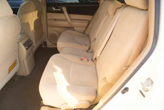used 2013 Toyota Highlander car, priced at $7,989