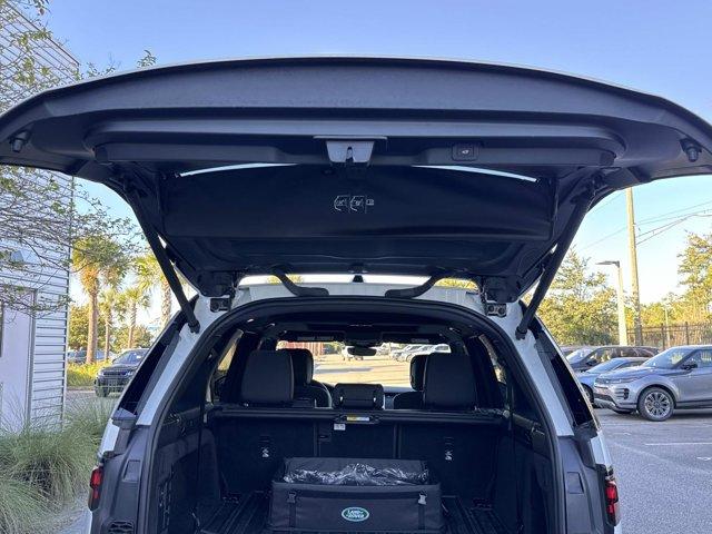 used 2025 Land Rover Discovery car, priced at $52,138