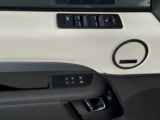 new 2026 Land Rover Discovery car, priced at $76,725