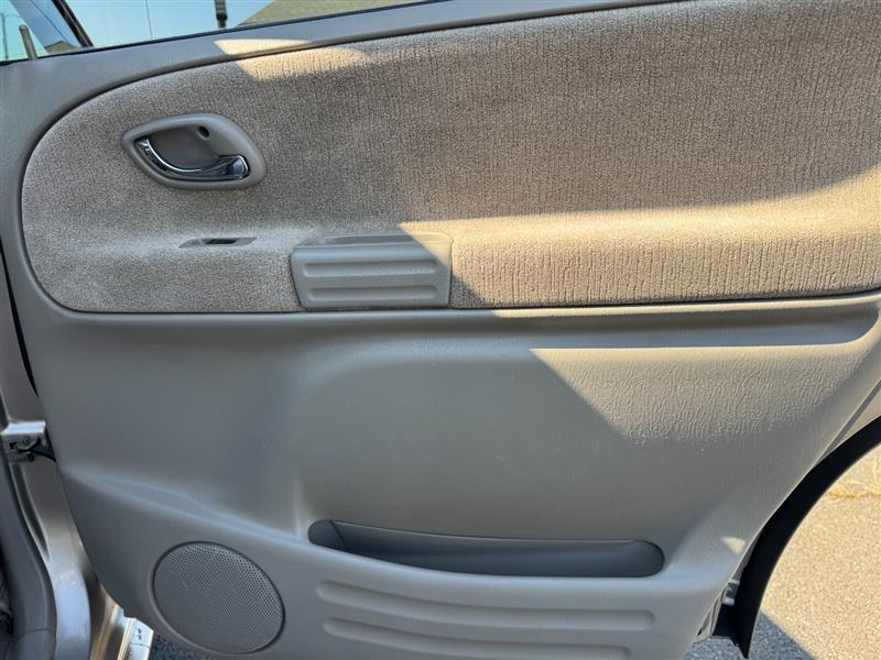 used 2005 Suzuki XL7 car, priced at $2,990