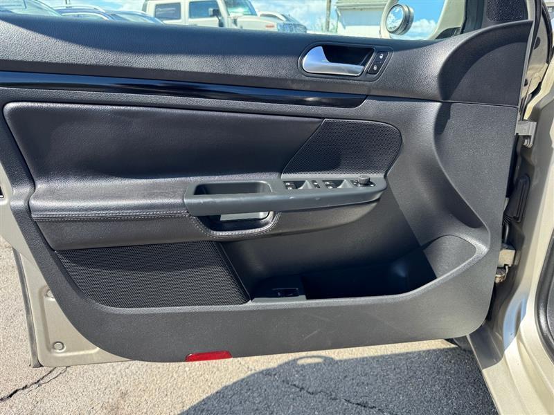 used 2013 Volkswagen Jetta SportWagen car, priced at $6,990